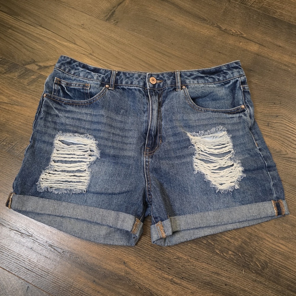 Forever 21 Cuffed Denim Blue Jean Shorts Women's 30 Medium Wash Destroyed‎